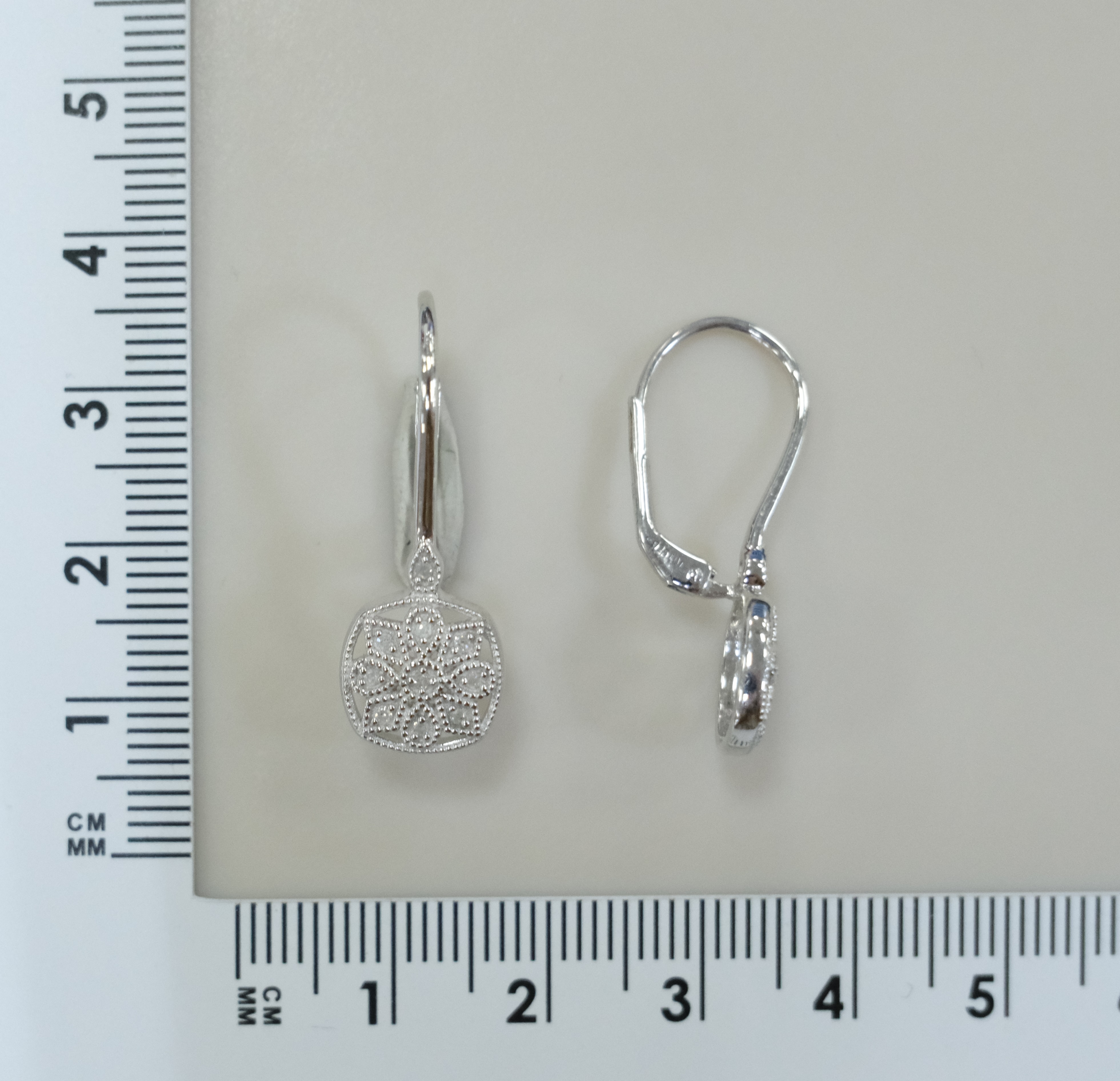 Серебряные серьги с бриллиантами
